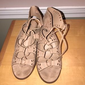 Mossimo lace up heel sandal. 8